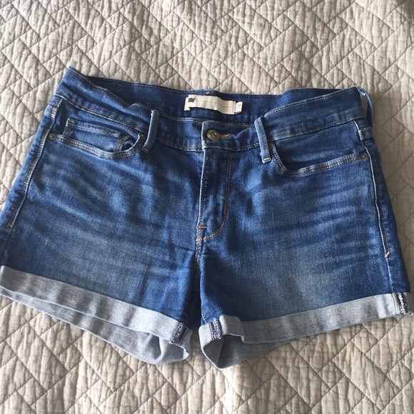 Levi’s Mid Rise Denim Shorts - Picture 1 of 5